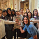 Gli studenti cinesi della Chongqing Nankai School leggono... 
